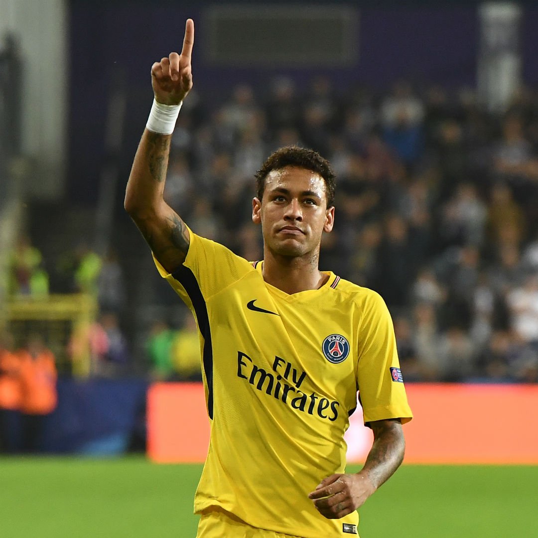 在采访中透 在采访中透